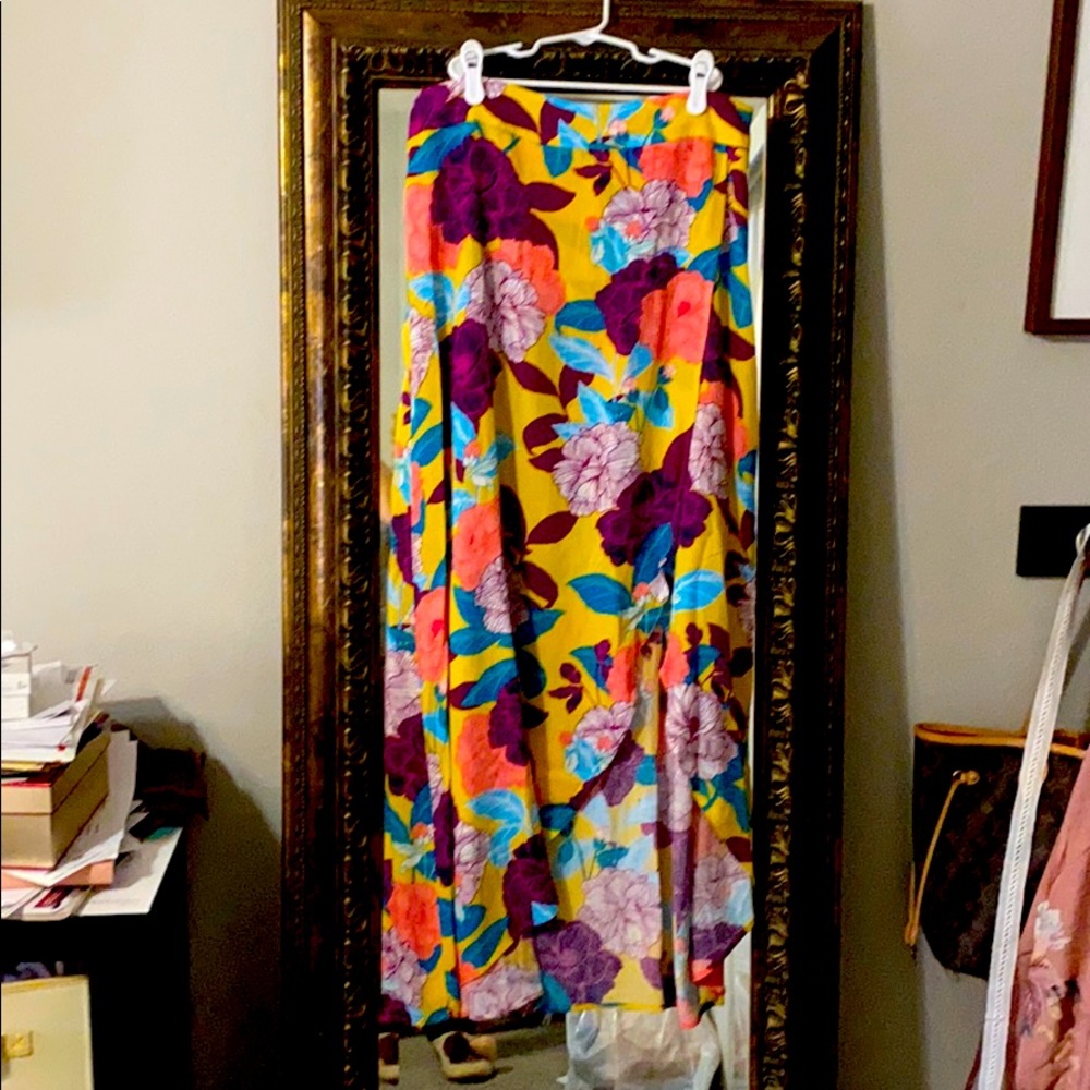 EXPRESS Hi-Lo Floral Skirt 💐